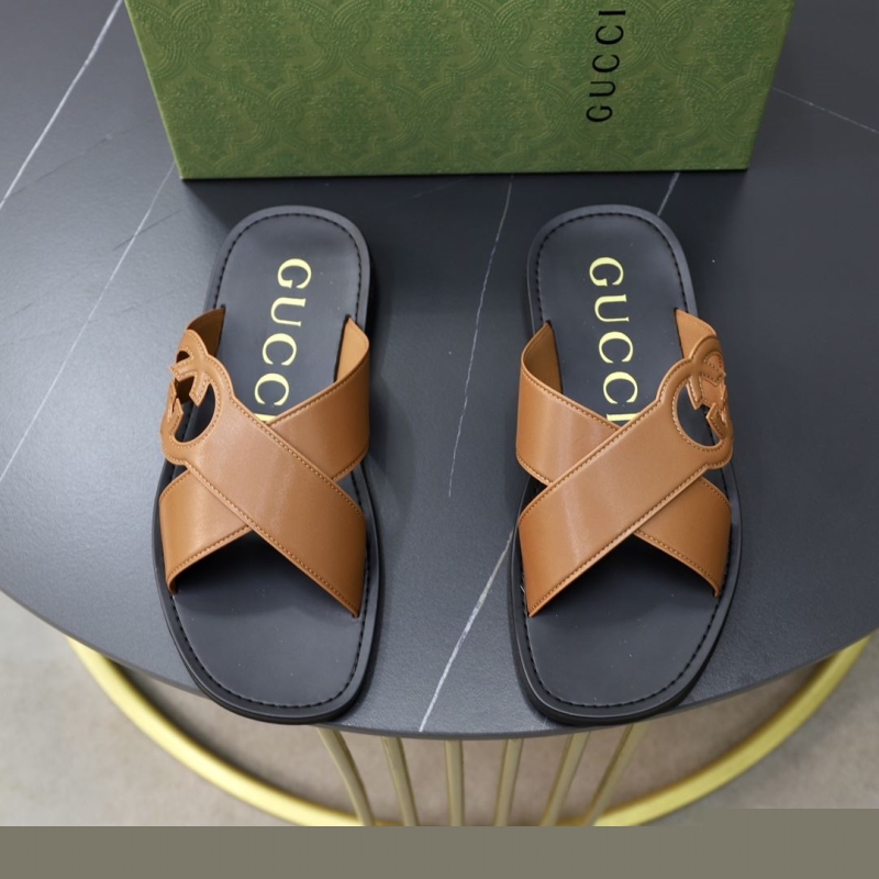 G*u*i slippers